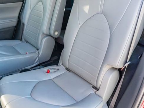 Used 2022 Toyota Highlander XLE image 35