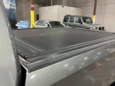 Used 2021 Chevrolet Silverado 1500 High Country w/ Technology Package image 10