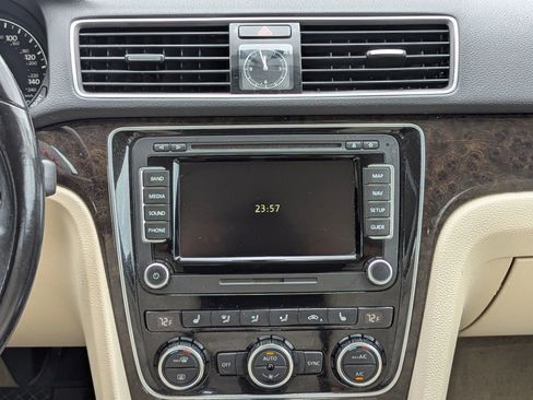 Used 2014 Volkswagen Passat TDI SEL Premium FWD image 13