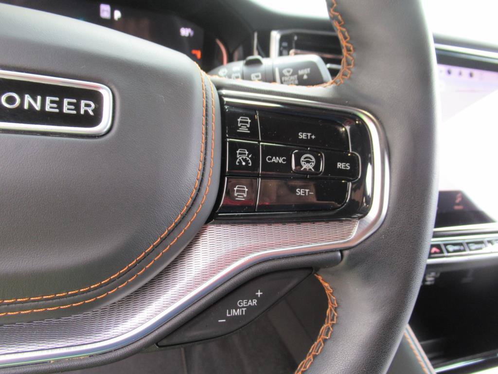 Used 2023 Jeep Grand Wagoneer Series III AWD/4WD image 30