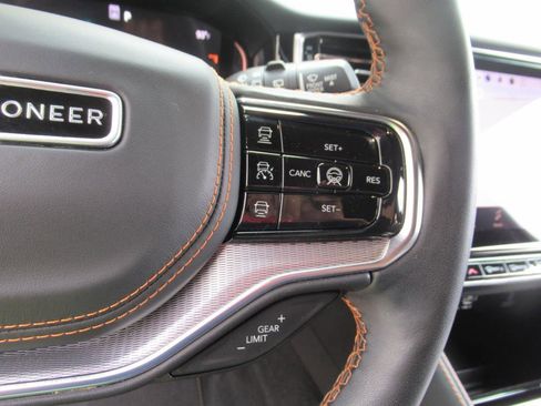 Used 2023 Jeep Grand Wagoneer Series III image 30