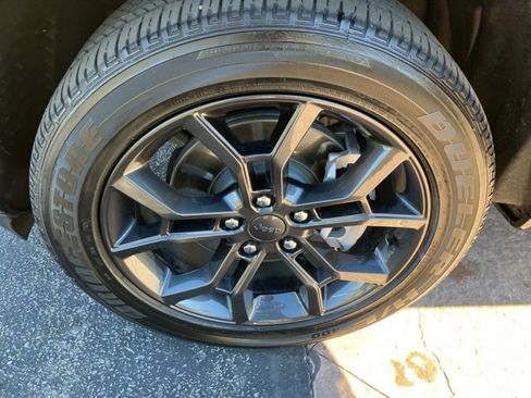 Used 2023 Jeep Grand Cherokee 30th Anniversary image 34