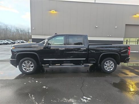 Used 2024 Chevrolet Silverado 2500 High Country w/ Technology Package image 2