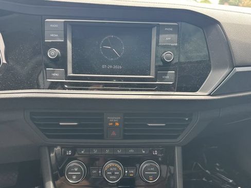 Used 2022 Volkswagen Jetta SE w/ Panoramic Sunroof Package FWD image 36