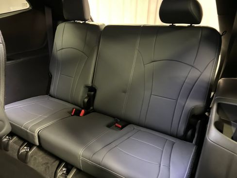 Used 2023 Buick Enclave Essence FWD image 24