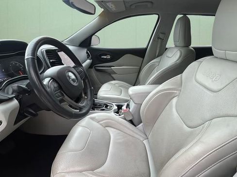 Used 2019 Jeep Cherokee Limited FWD image 12
