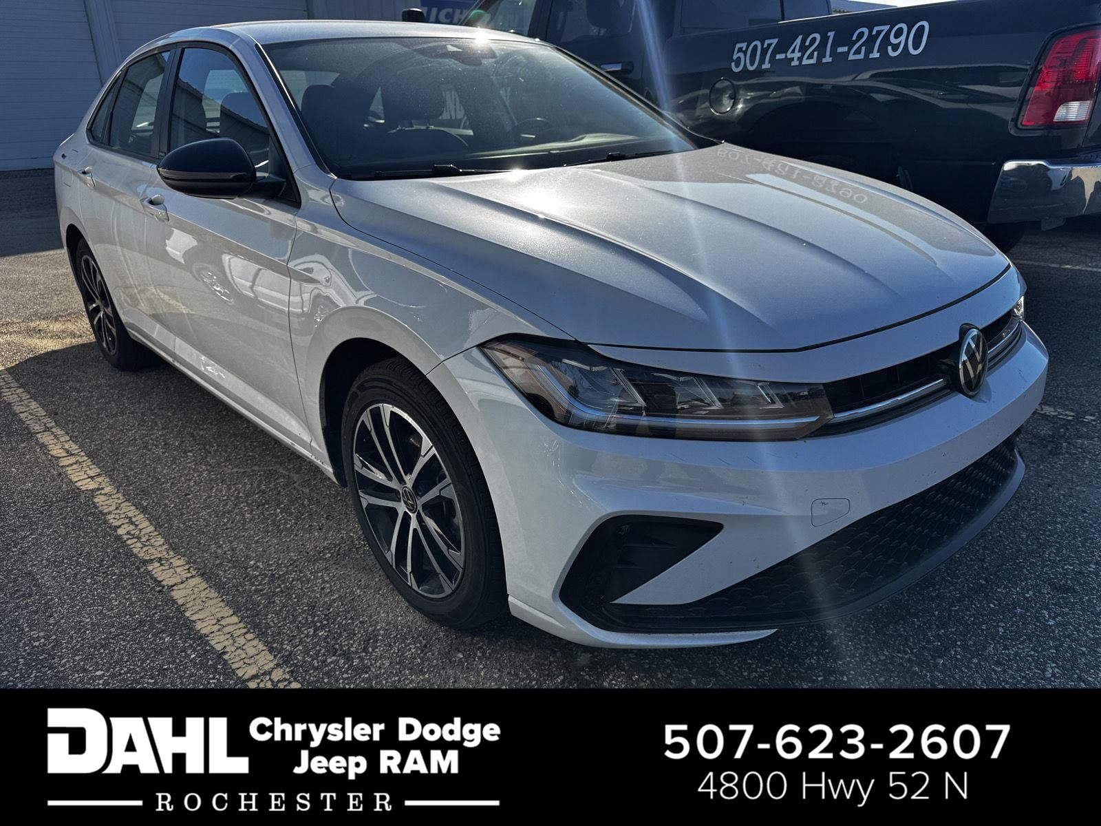 Used 2025 Volkswagen Jetta Sport FWD image 1
