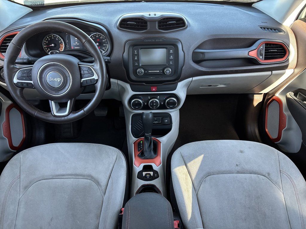 Used 2017 Jeep Renegade Latitude w/ Popular Equipment Group FWD image 15