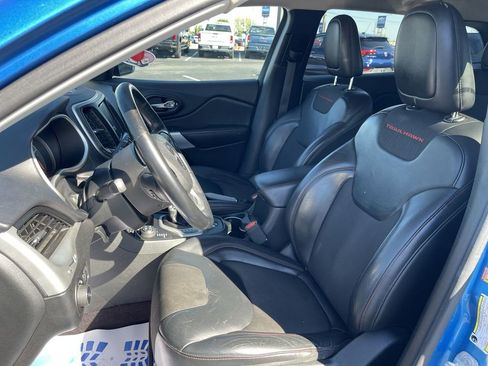 Used 2017 Jeep Cherokee Trailhawk image 11