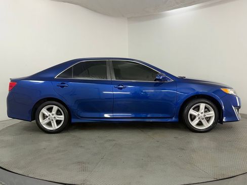 Used 2014 Toyota Camry SE FWD image 5
