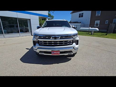 Used 2025 Chevrolet Silverado 1500 LTZ AWD/4WD image 3