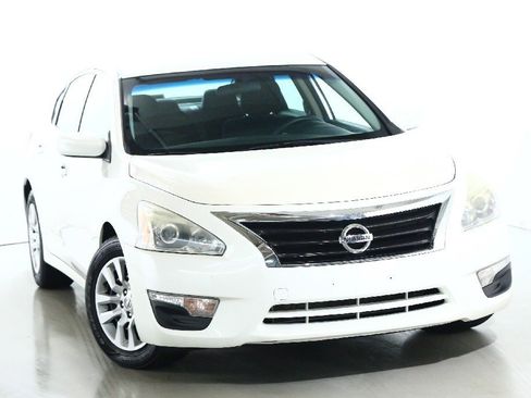 Used 2014 Nissan Altima 2.5 S image 1