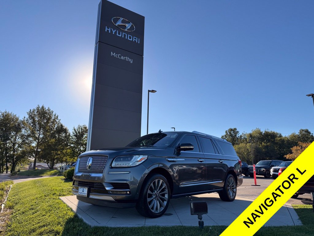 Used 2018 Lincoln Navigator L Select w/ Technology Package AWD/4WD image 1