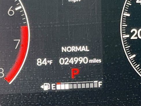 Used 2024 Honda Pilot Touring image 12