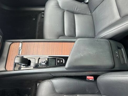 Used 2024 Volvo XC60 B5 Plus w/ Climate Package AWD/4WD image 26