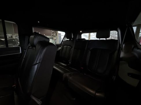 Used 2024 Jeep Wagoneer L Series III w/ Flexible Seating Group AWD/4WD image 32