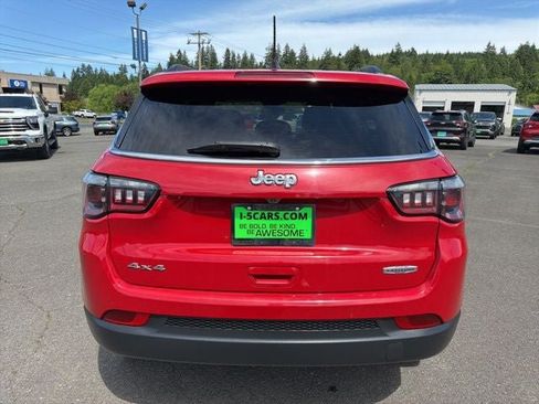 Used 2024 Jeep Compass Latitude AWD/4WD image 6