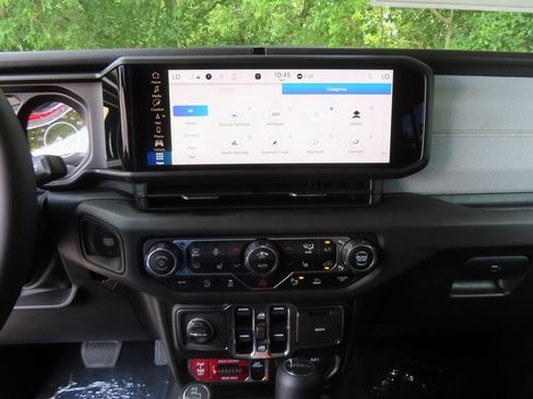 New 2025 Jeep Gladiator Willys image 5