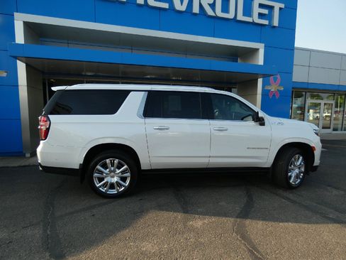 Certified 2024 Chevrolet Suburban High Country w/ Advanced Technology Package AWD/4WD image 2