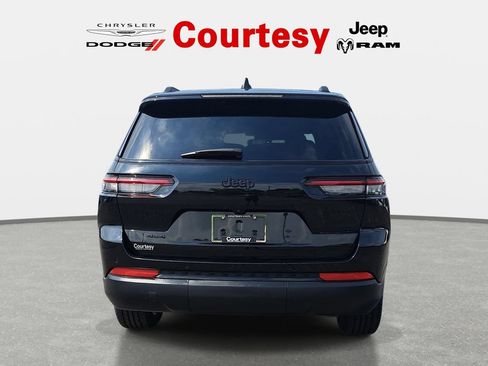 Certified 2023 Jeep Grand Cherokee L Altitude AWD/4WD image 5