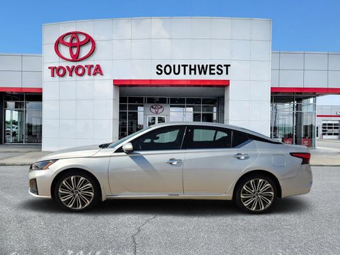 Used 2023 Nissan Altima 2.5 SL image 3