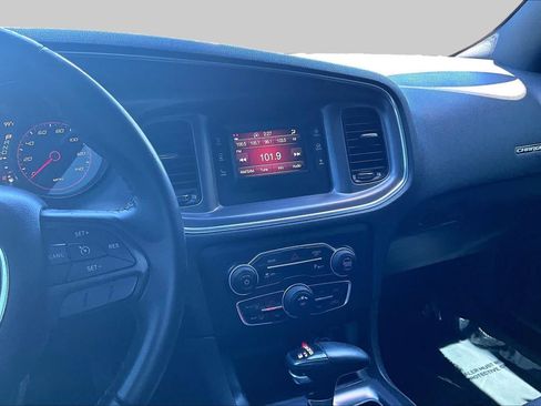 Used 2017 Dodge Charger SE w/ Blacktop Package RWD image 6