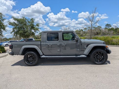 Used 2022 Jeep Gladiator Overland AWD/4WD image 3