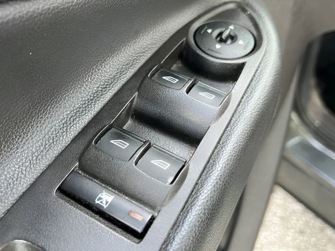 Used 2015 Ford Escape SE FWD image 17