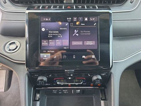 Used 2024 Jeep Grand Cherokee Altitude image 24