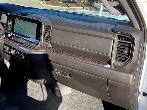 Used 2025 GMC Sierra 2500 SLE w/ SLE Convenience Package image 13