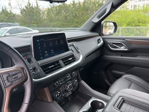 Used 2024 Chevrolet Suburban High Country image 4