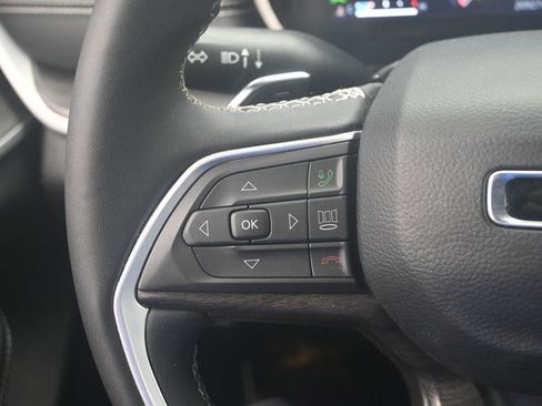 Used 2025 Jeep Grand Cherokee Limited image 15