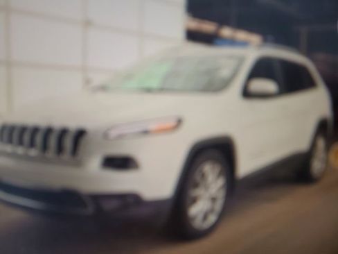Used 2018 Jeep Cherokee Limited image 1