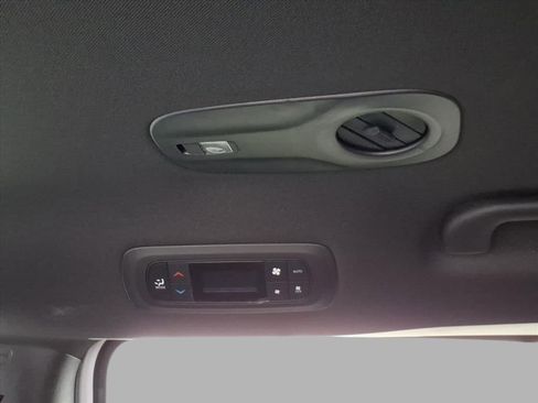 New 2026 Chrysler Pacifica Select image 14