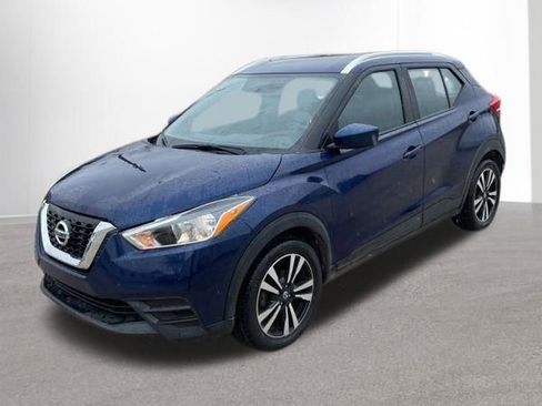 Used 2019 Nissan Kicks SV image 1