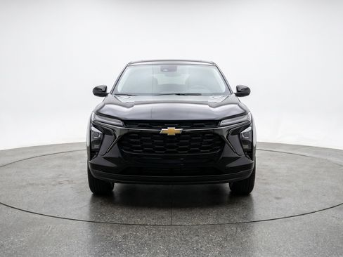 Used 2025 Chevrolet TrailBlazer LT AWD/4WD image 2