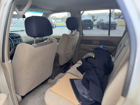Used 1999 Nissan Pathfinder XE image 10