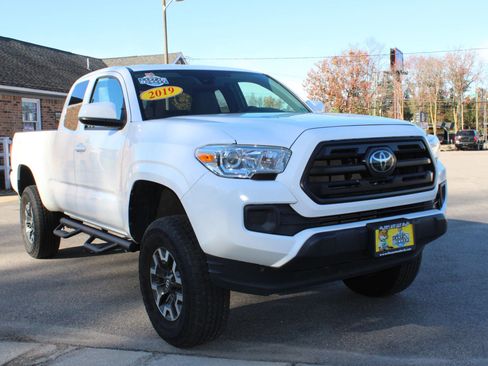 Used 2019 Toyota Tacoma SR w/ SR Convenience Package image 11