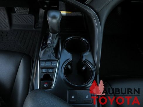 Used 2019 Toyota Camry SE w/ Sunroof Package image 19