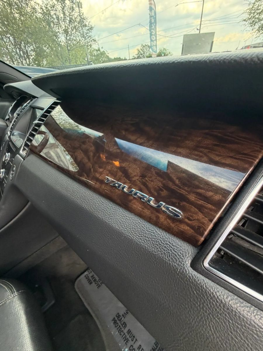 Used 2016 Ford Taurus Limited FWD image 10