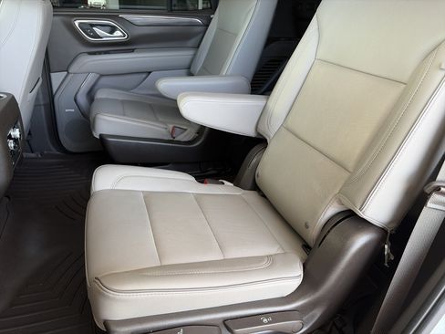 Used 2023 GMC Yukon SLT w/ SLT Luxury Package AWD/4WD image 13