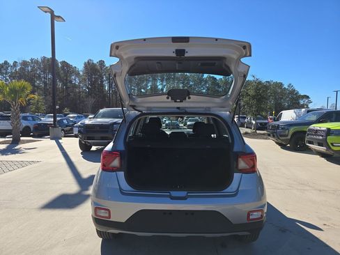 Used 2024 Hyundai Venue SEL image 16