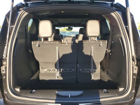 New 2026 Chrysler Pacifica Limited w/ S Appearance Package image 7