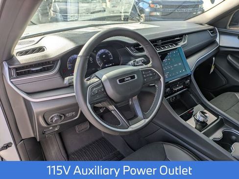 New 2025 Jeep Grand Cherokee L Altitude image 14