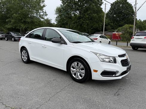 Used 2015 Chevrolet Cruze LS FWD image 4
