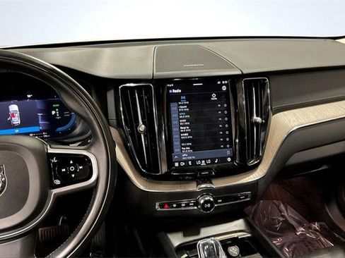 Certified 2022 Volvo XC60 T8 Inscription w/ Advanced Package image 6