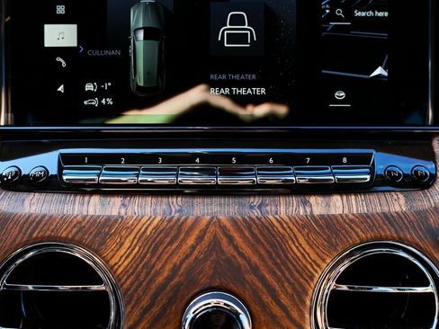 Used 2025 Rolls-Royce Cullinan image 83