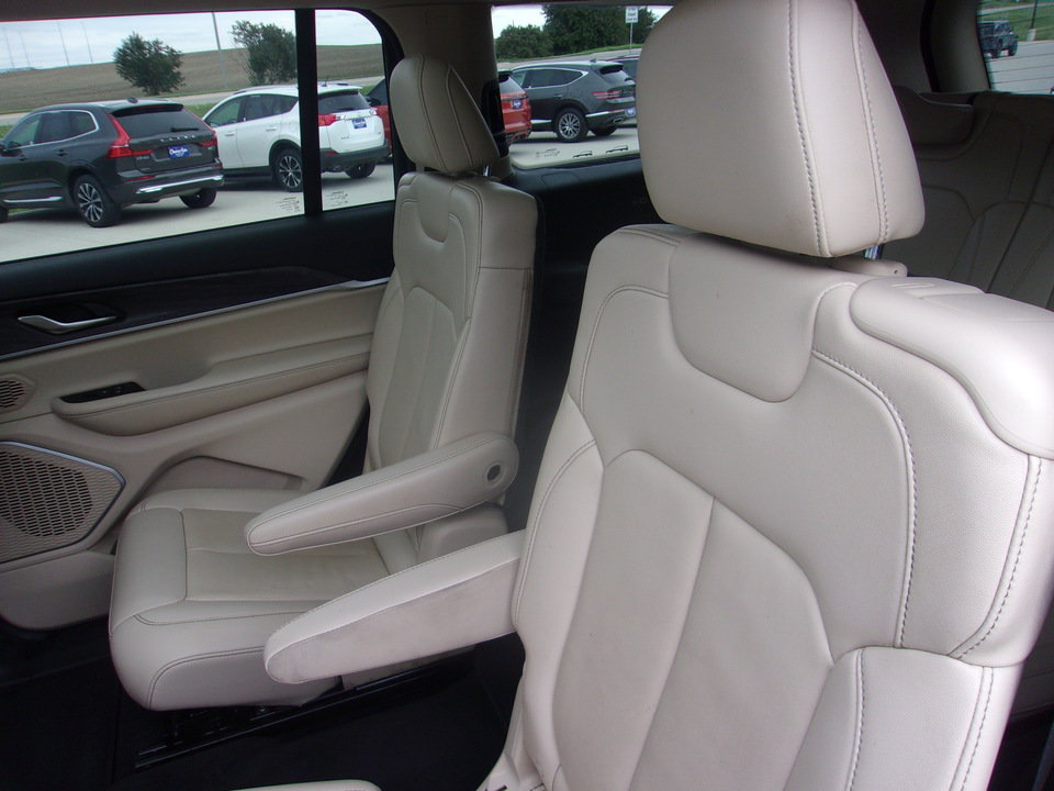 Used 2022 Jeep Grand Cherokee L Limited AWD/4WD image 19