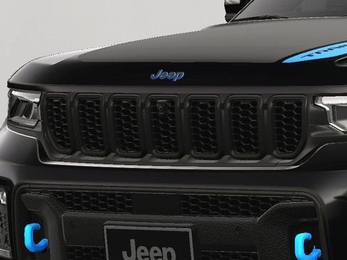 New 2024 Jeep Grand Cherokee Trailhawk w/ Advanced Protech Group II AWD/4WD image 17