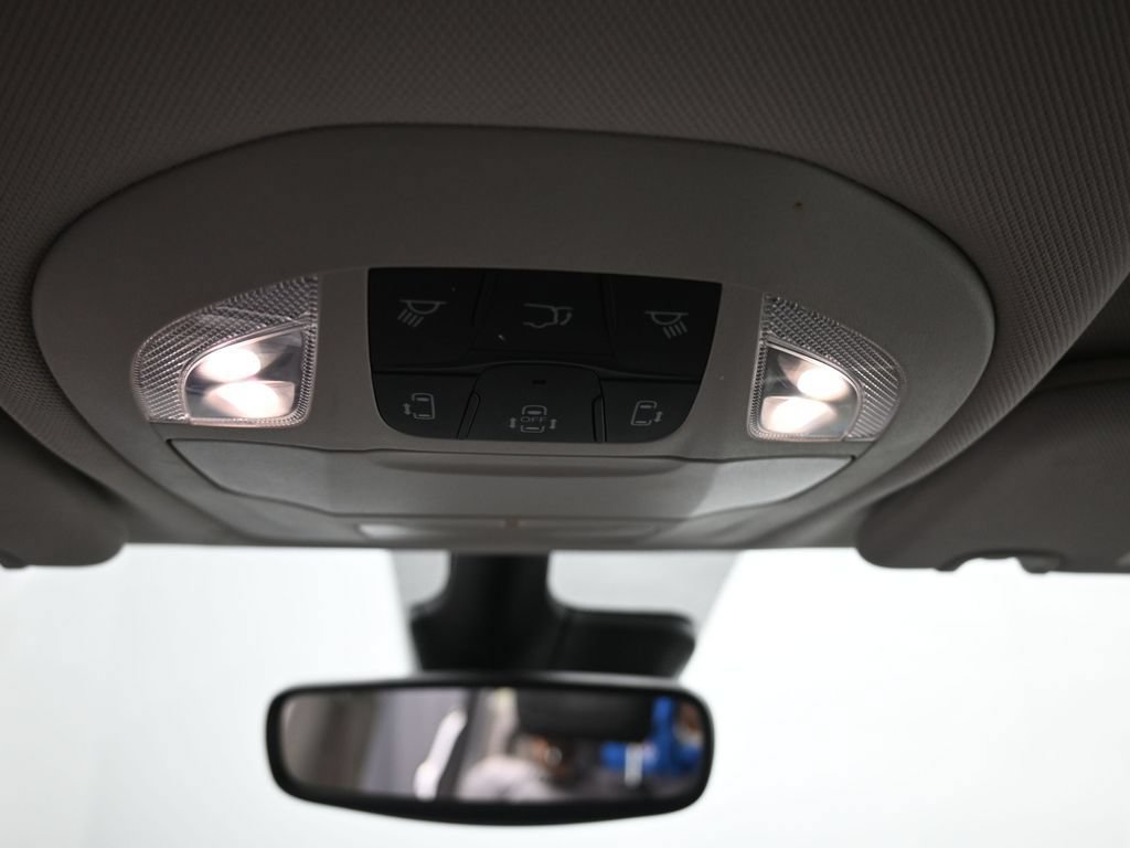 Used 2023 Chrysler Pacifica Touring-L FWD image 21